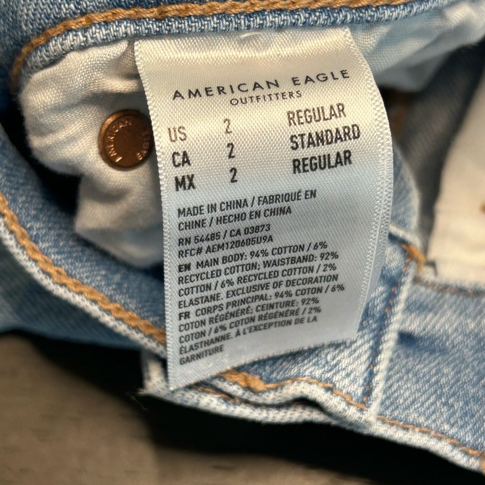 American Eagle 90’s bootcut distressed knees light wash comfort waist jeans 2reg - Picture 11 of 12